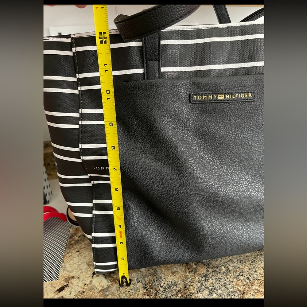 Tommy Hilfiger Black and White Handbag!